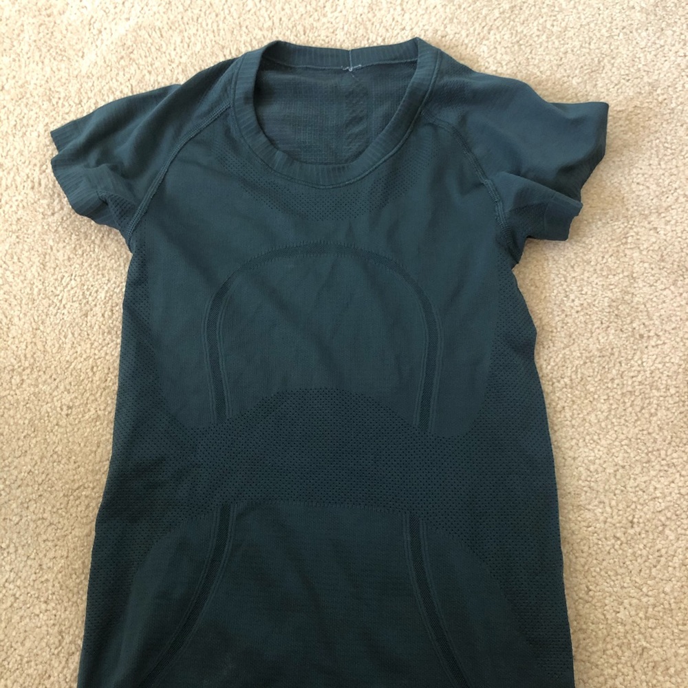 lululemon tee